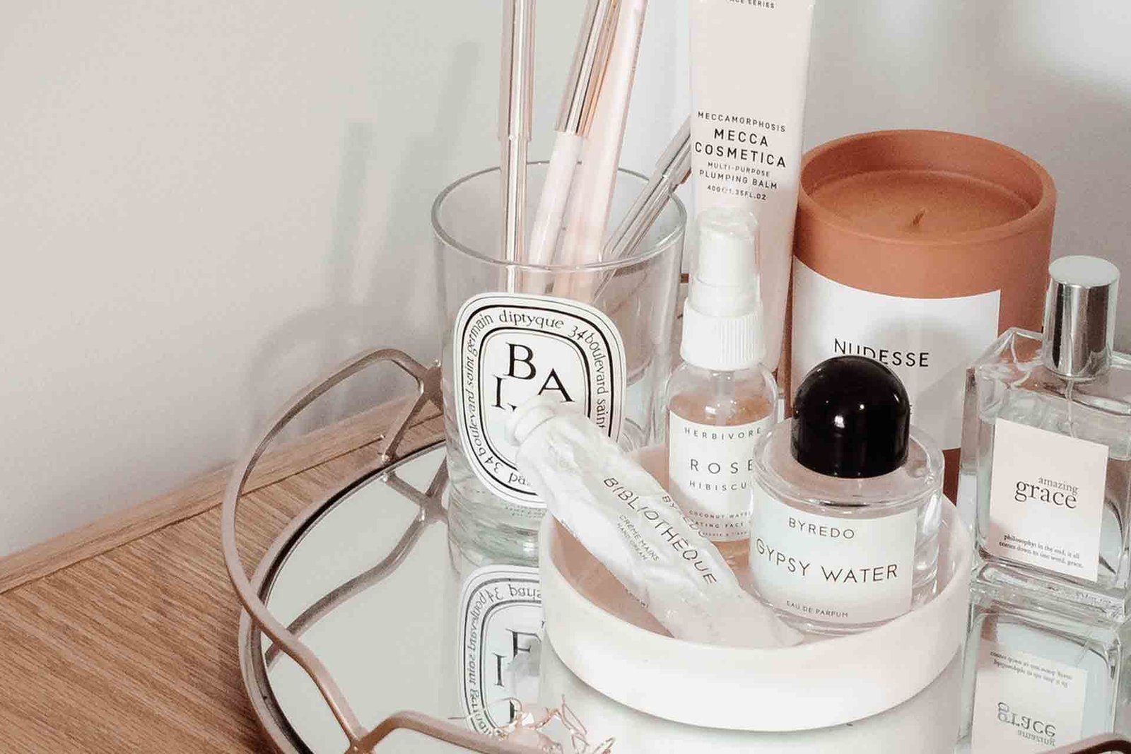 makeup-set-with-tray-beside-wall-2866796